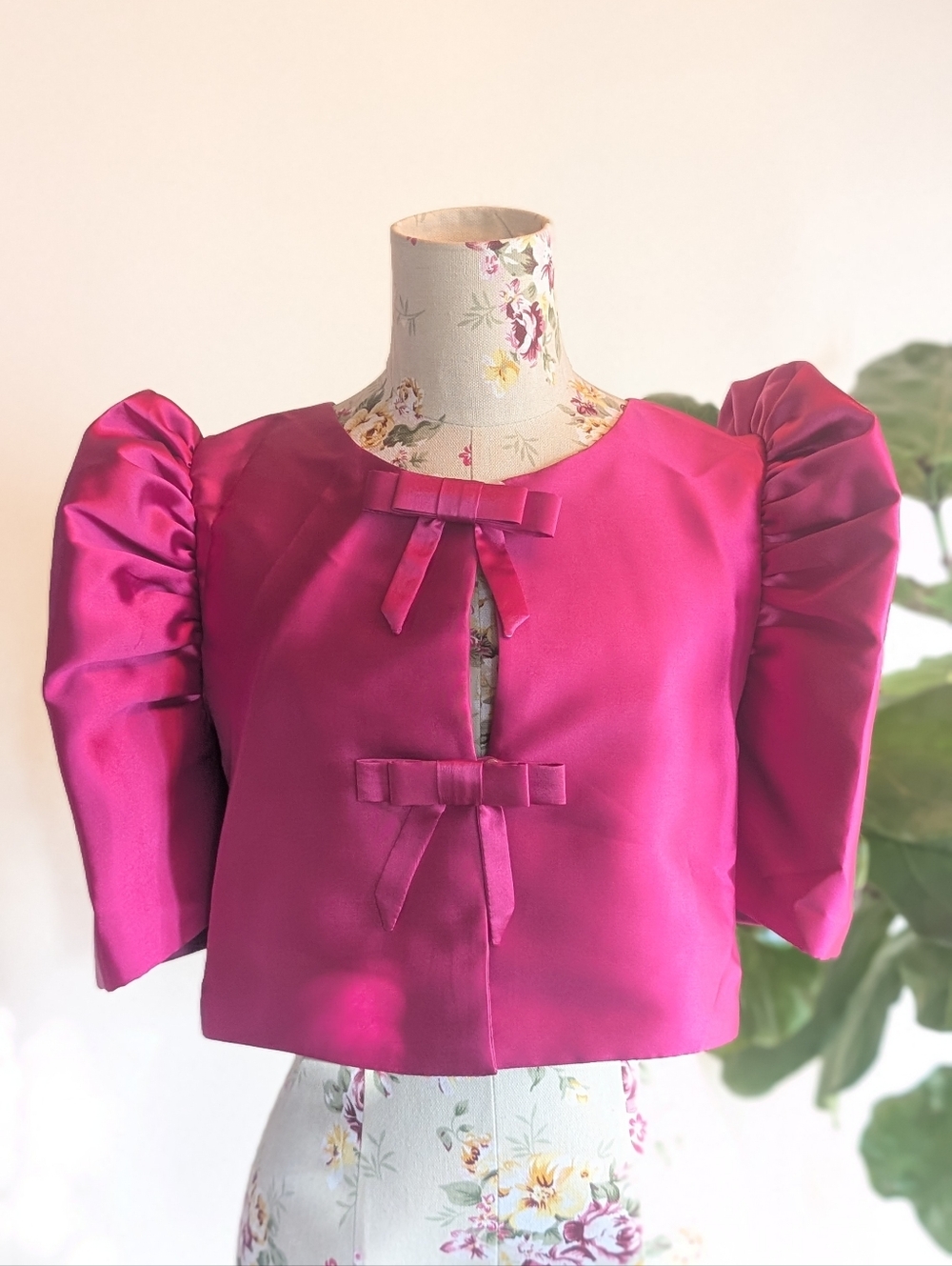 Weaves And bow Women’s Filipiniana In Fuchsia Puff-Sleeve Bow‎ Top